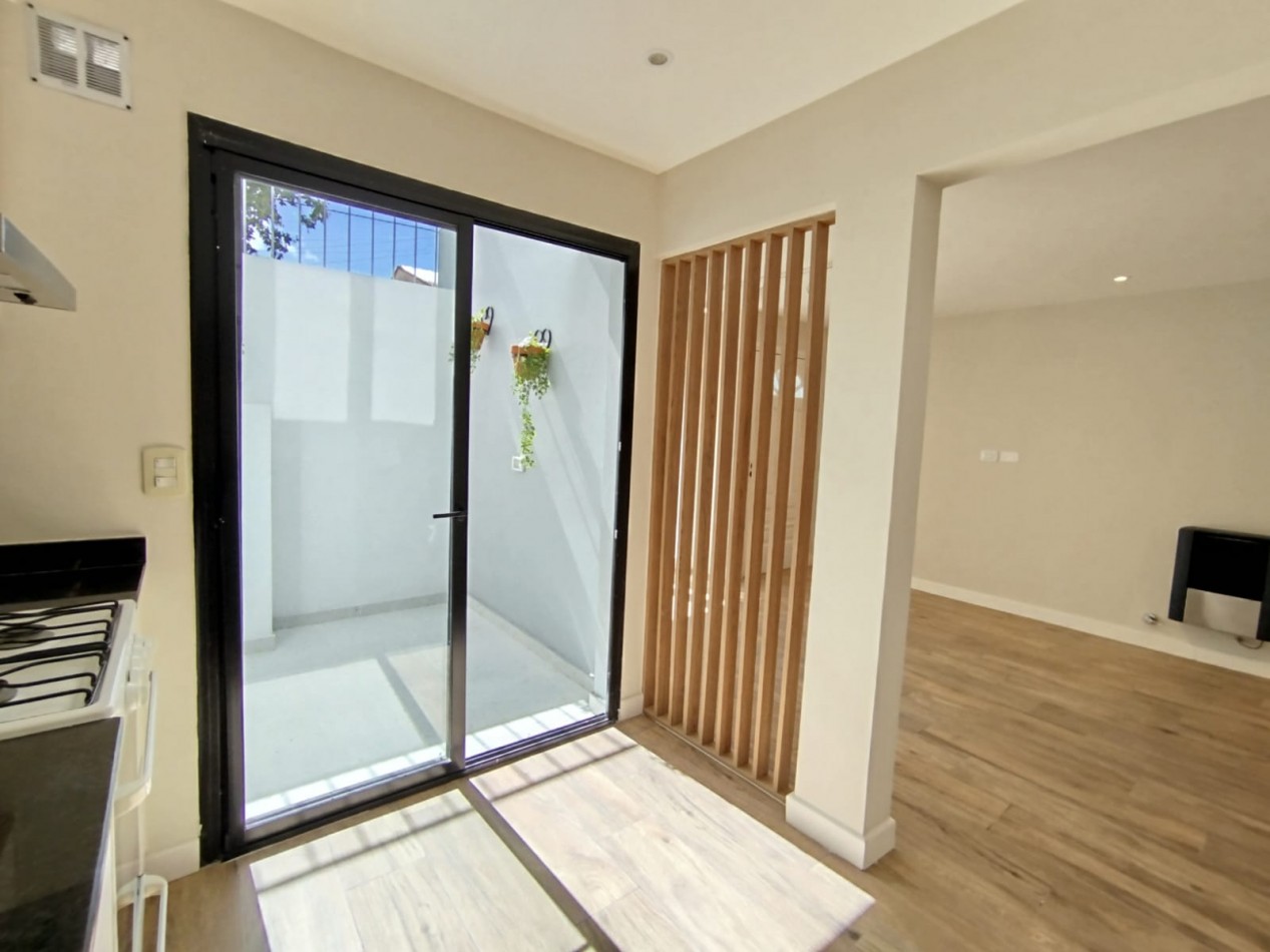 VENTA PH 4 AMBIENTES CON PATIO Y COCHERA -BALCARCE 3600-