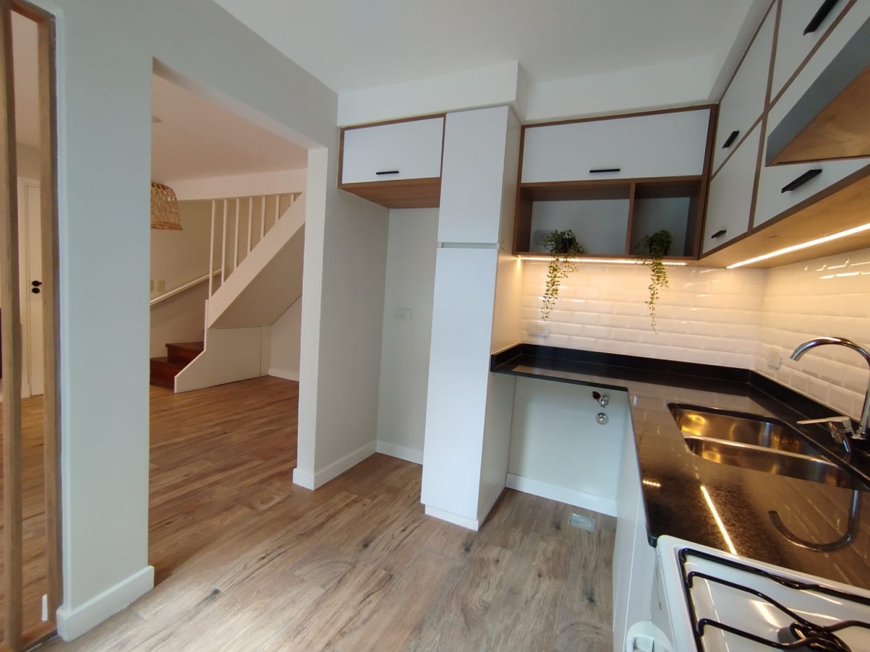 VENTA PH 4 AMBIENTES CON PATIO Y COCHERA -BALCARCE 3600-