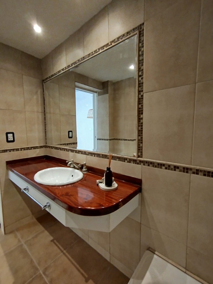 VENTA PH 4 AMBIENTES CON PATIO Y COCHERA -BALCARCE 3600-