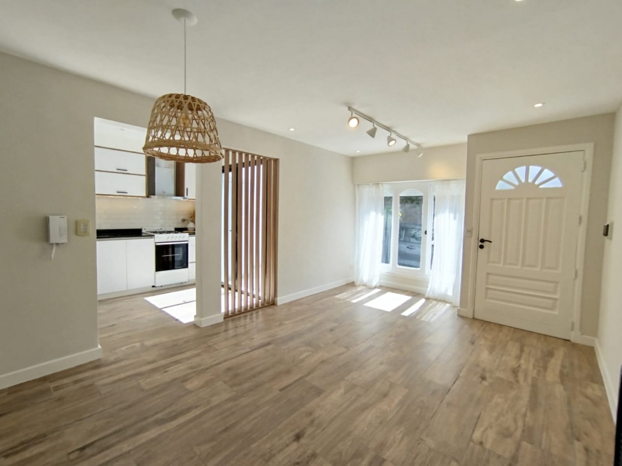 VENTA PH 4 AMBIENTES CON PATIO Y COCHERA -BALCARCE 3600-