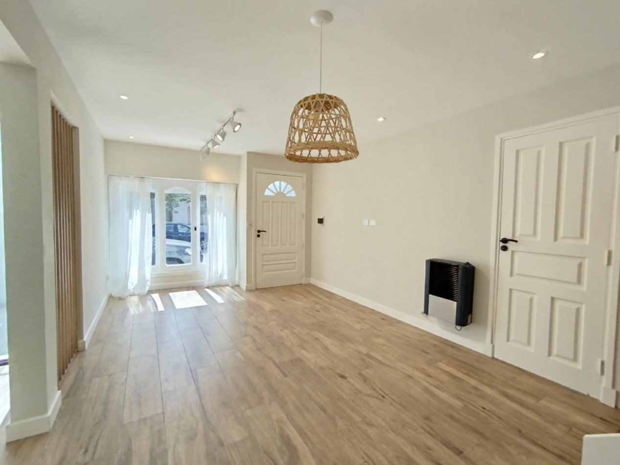 VENTA PH 4 AMBIENTES CON PATIO Y COCHERA -BALCARCE 3600-