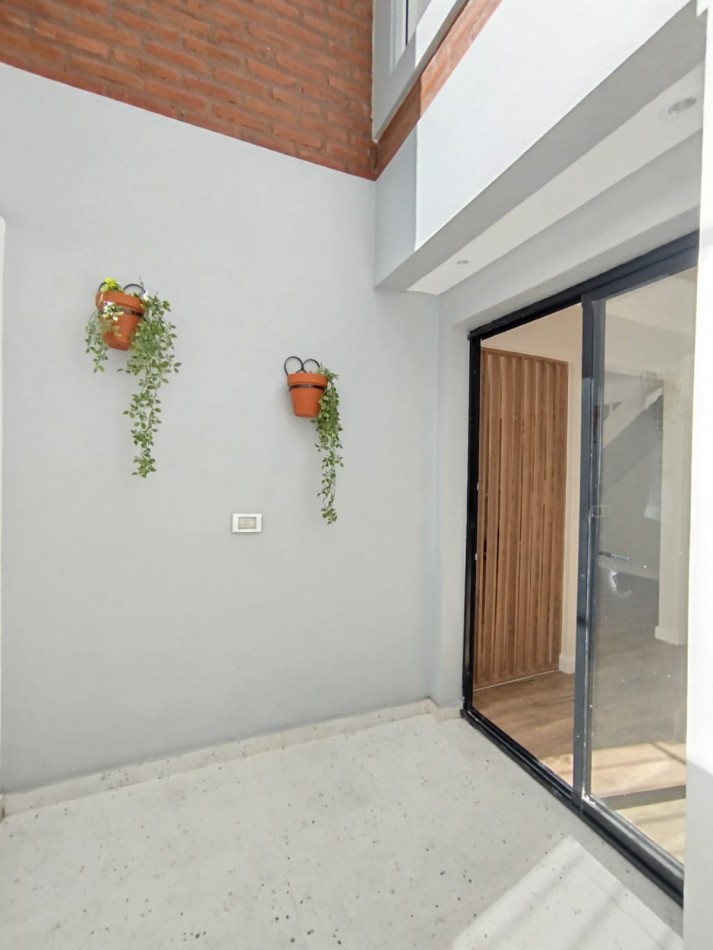 VENTA PH 4 AMBIENTES CON PATIO Y COCHERA -BALCARCE 3600-