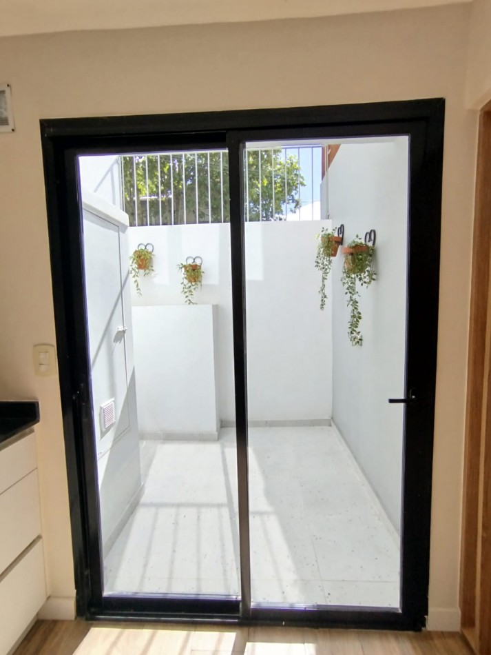 VENTA PH 4 AMBIENTES CON PATIO Y COCHERA -BALCARCE 3600-