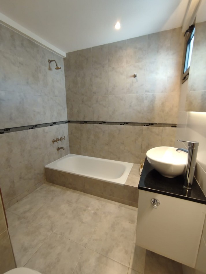 VENTA PH 4 AMBIENTES CON PATIO Y COCHERA -BALCARCE 3600-