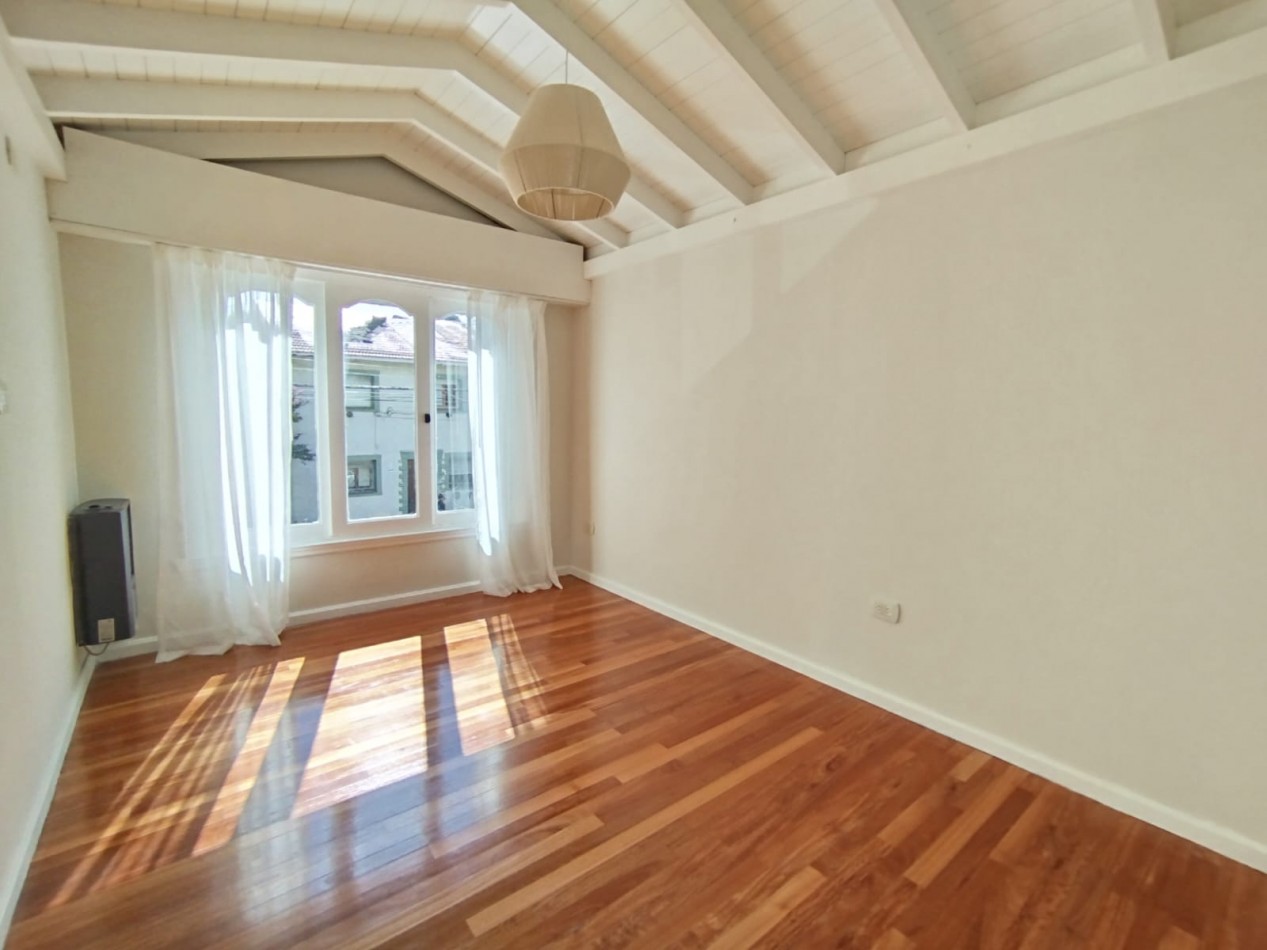 VENTA PH 4 AMBIENTES CON PATIO Y COCHERA -BALCARCE 3600-