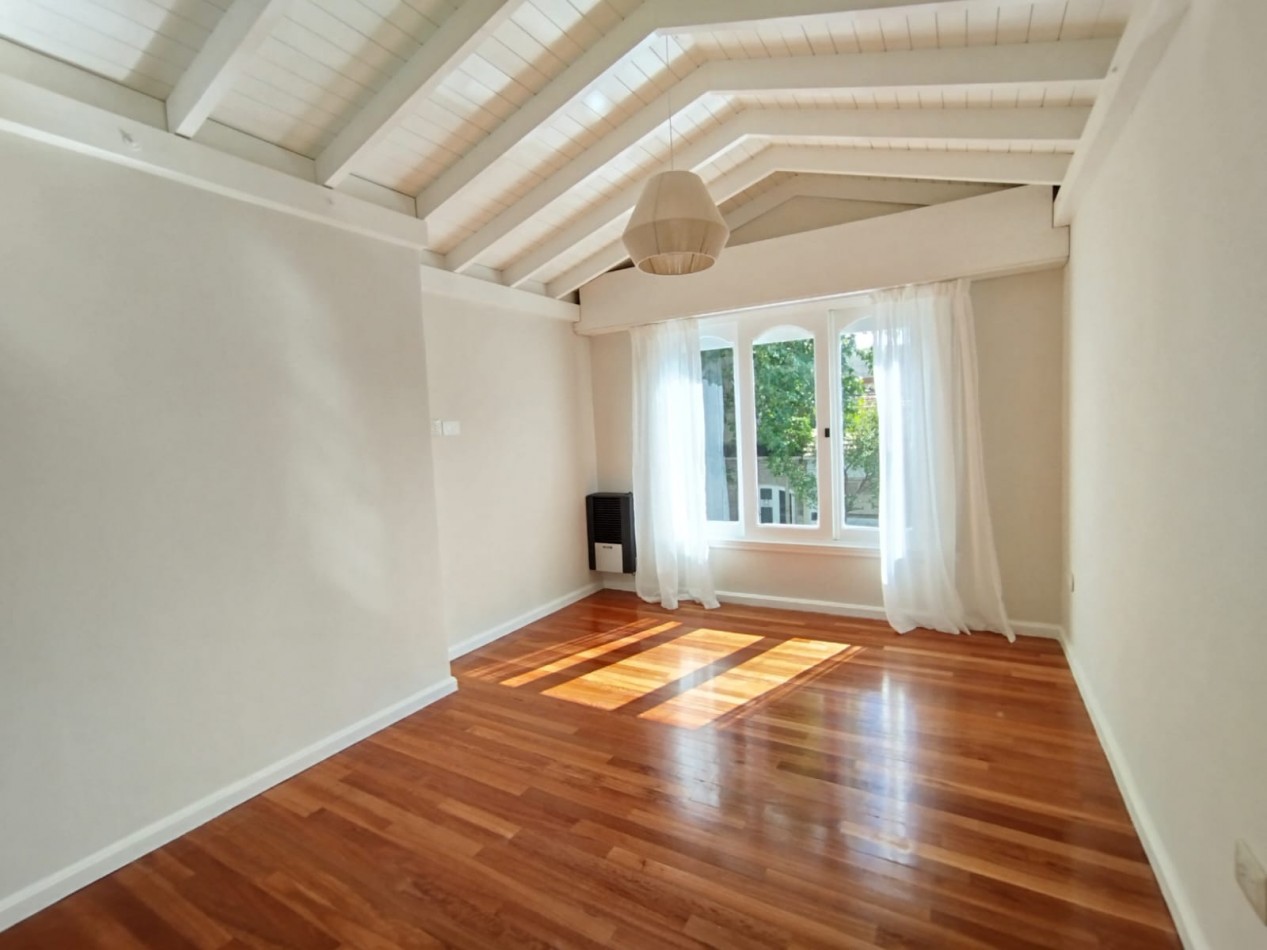 VENTA PH 4 AMBIENTES CON PATIO Y COCHERA -BALCARCE 3600-