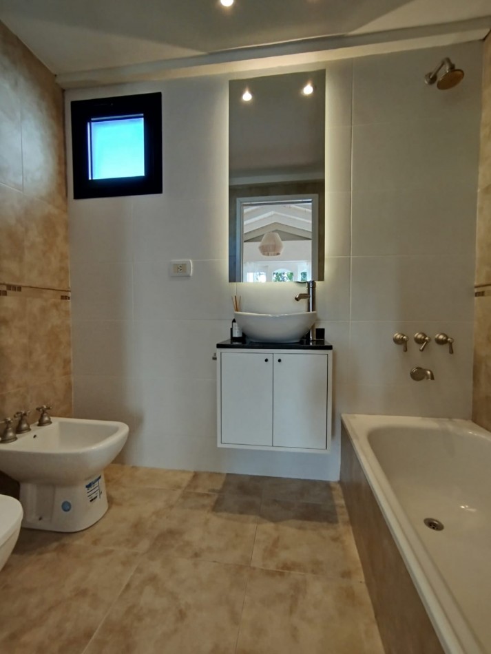 VENTA PH 4 AMBIENTES CON PATIO Y COCHERA -BALCARCE 3600-