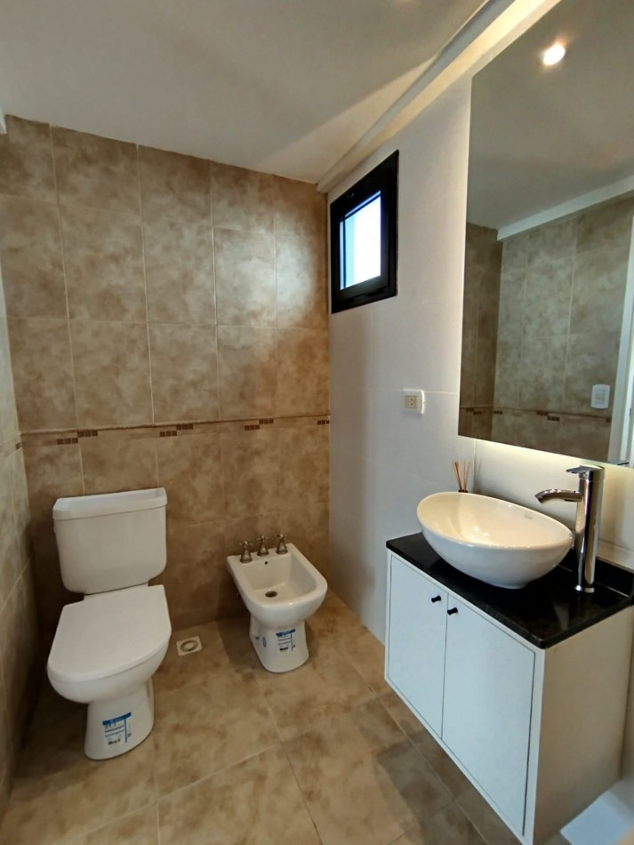 VENTA PH 4 AMBIENTES CON PATIO Y COCHERA -BALCARCE 3600-