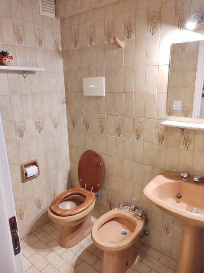 VENTA 4 AMBIENTES CON DEPENDENCIA Y COCHERA - LA PERLA-