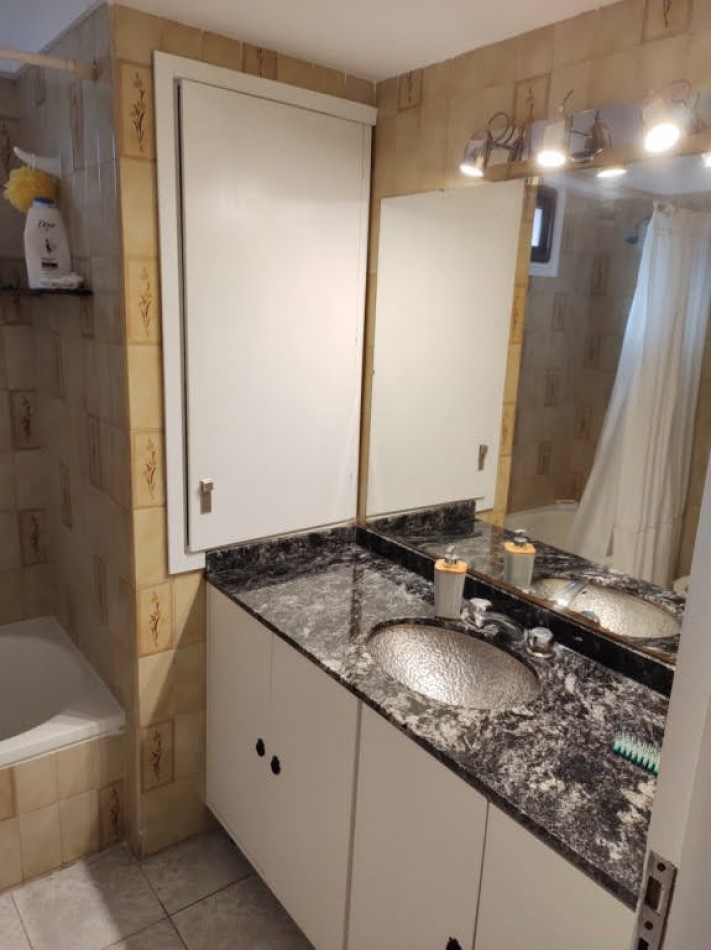 VENTA 4 AMBIENTES CON DEPENDENCIA Y COCHERA - LA PERLA-