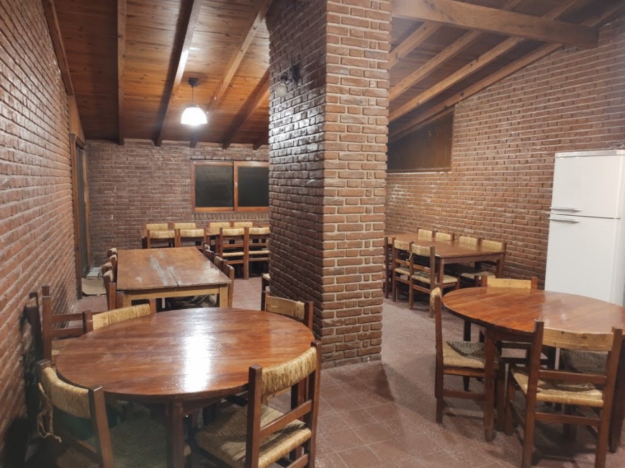 VENTA 4 AMBIENTES CON DEPENDENCIA Y COCHERA - LA PERLA-