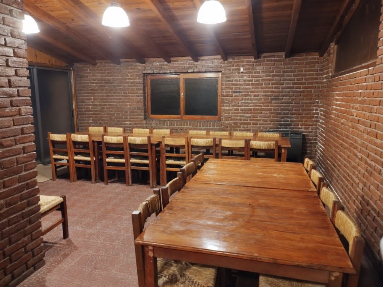 VENTA 4 AMBIENTES CON DEPENDENCIA Y COCHERA - LA PERLA-