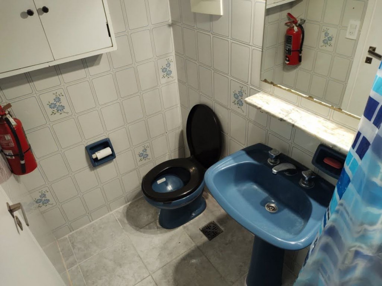 VENTA 4 AMBIENTES CON DEPENDENCIA Y COCHERA - LA PERLA-