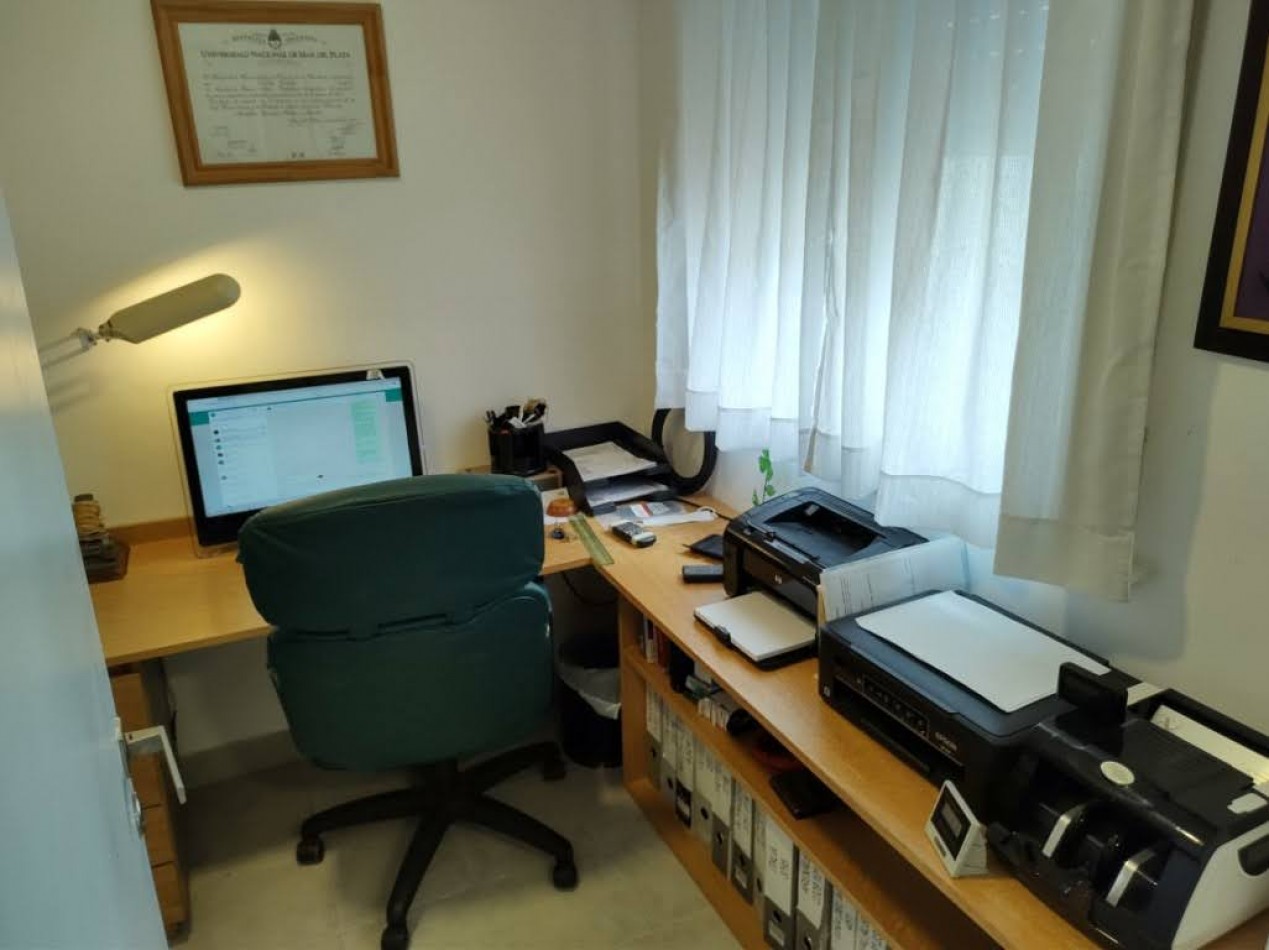 VENTA 4 AMBIENTES CON DEPENDENCIA Y COCHERA - LA PERLA-