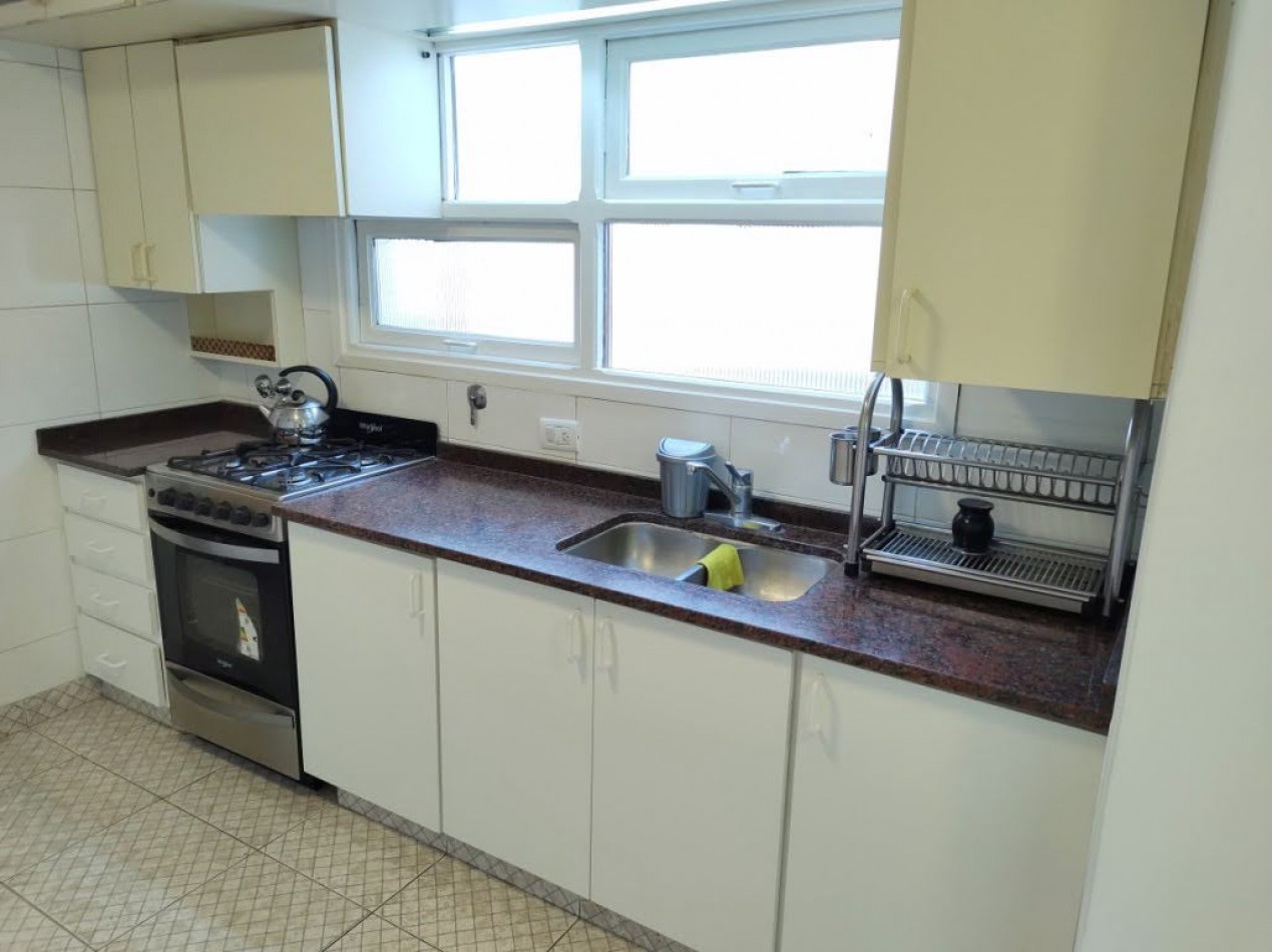 VENTA 4 AMBIENTES CON DEPENDENCIA Y COCHERA - LA PERLA-