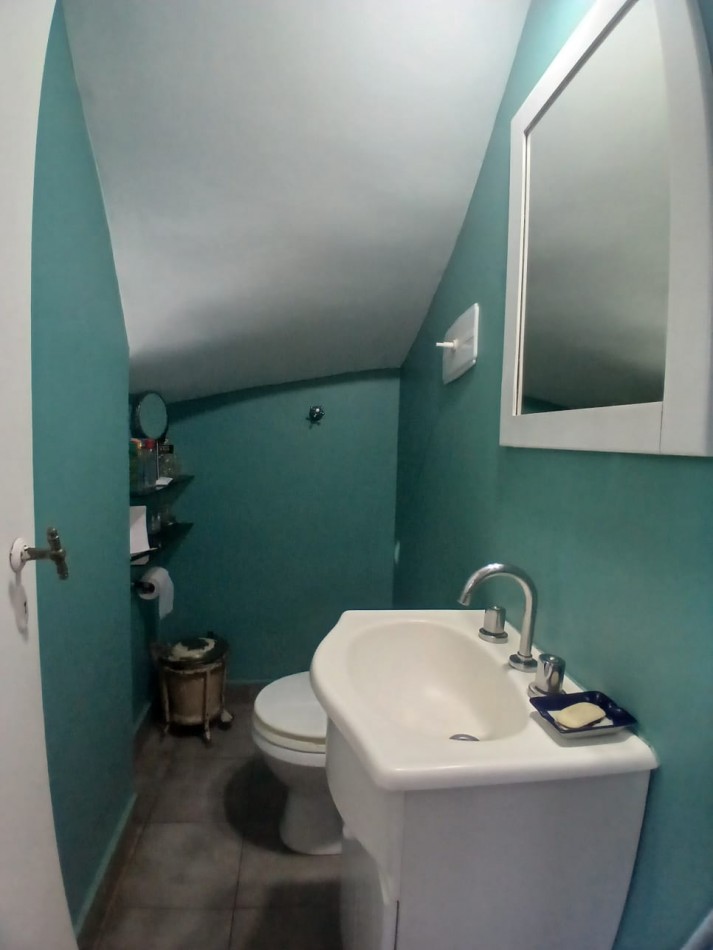 CASA 4 AMBIENTES EN DOS PLANTAS CON JARDIN - PARQUE LURO -