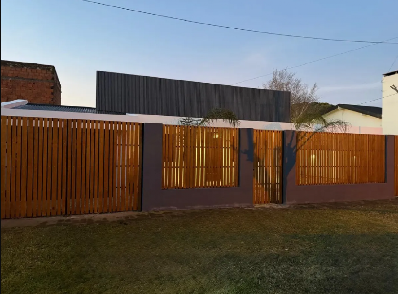 Apto Credito! Moderna Casa Reciclada A Nuevo Con Parque, Piscina Y Seguridad Barrio Los Pinares, Mar Del Plata.