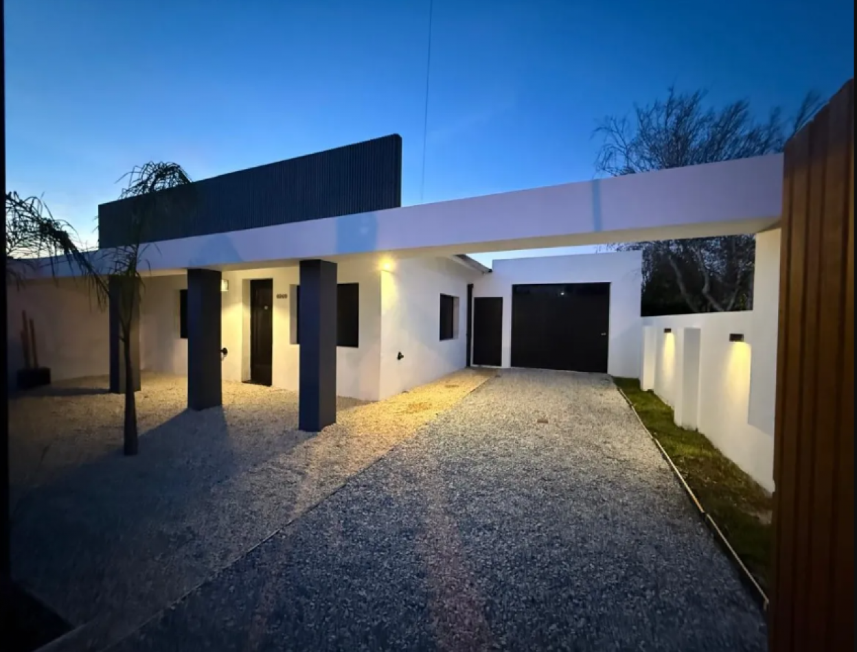 Apto Credito! Moderna Casa Reciclada A Nuevo Con Parque, Piscina Y Seguridad Barrio Los Pinares, Mar Del Plata.