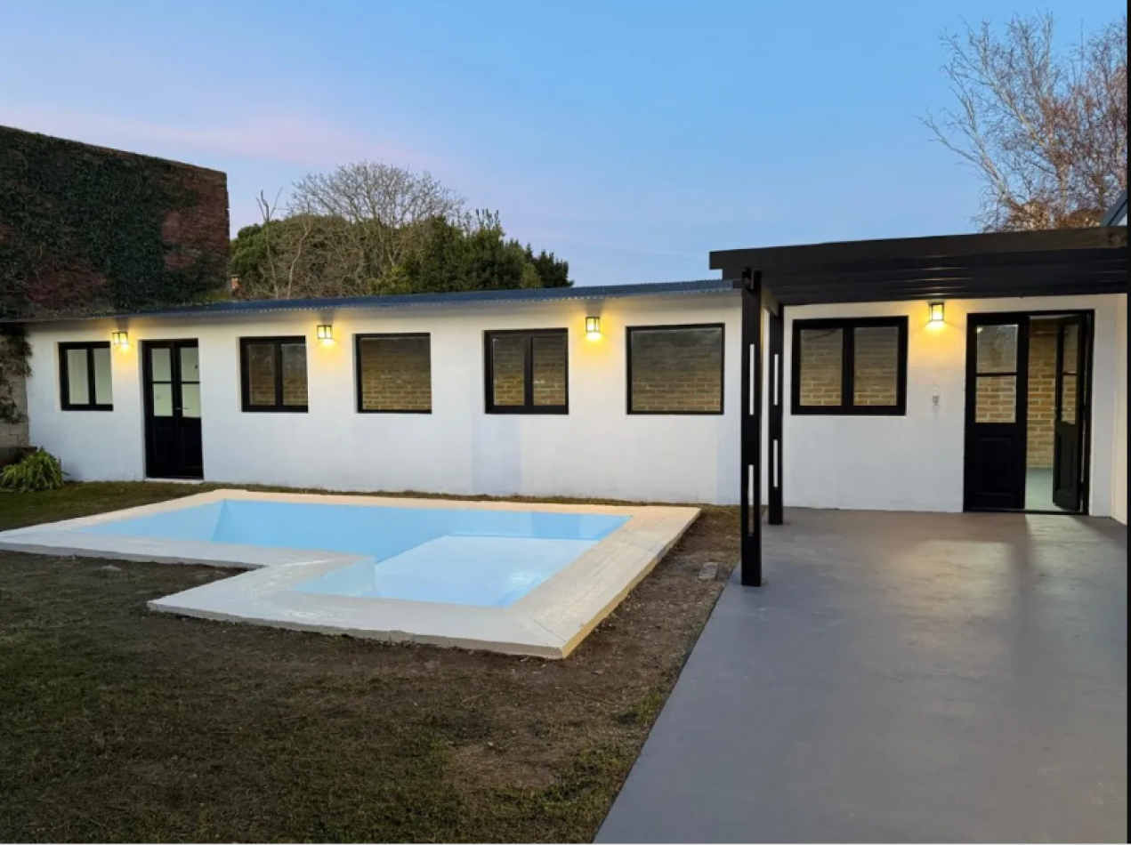 Apto Credito! Moderna Casa Reciclada A Nuevo Con Parque, Piscina Y Seguridad Barrio Los Pinares, Mar Del Plata.