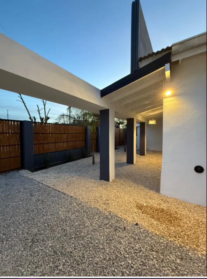 Apto Credito! Moderna Casa Reciclada A Nuevo Con Parque, Piscina Y Seguridad Barrio Los Pinares, Mar Del Plata.