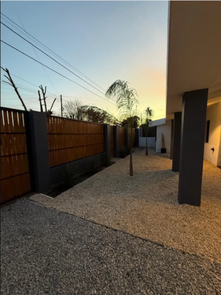 Apto Credito! Moderna Casa Reciclada A Nuevo Con Parque, Piscina Y Seguridad Barrio Los Pinares, Mar Del Plata.