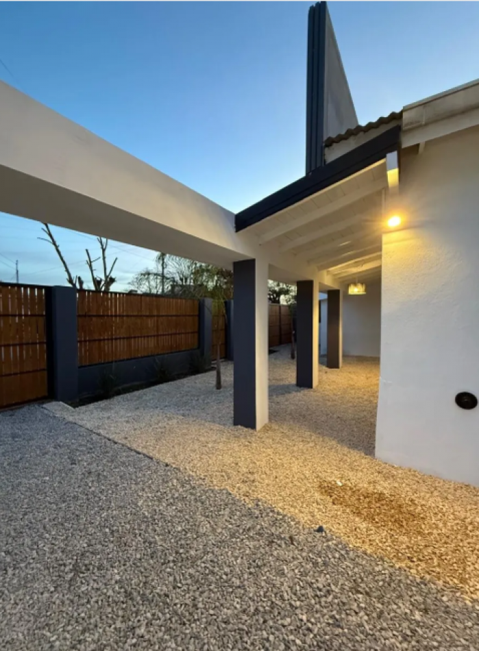 Apto Credito! Moderna Casa Reciclada A Nuevo Con Parque, Piscina Y Seguridad Barrio Los Pinares, Mar Del Plata.