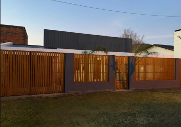 Apto Credito! Moderna Casa Reciclada A Nuevo Con Parque, Piscina Y Seguridad Barrio Los Pinares, Mar Del Plata.