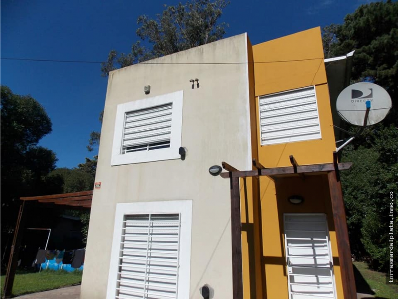  Casa de 4 ambientes barrio Colina Alegre.