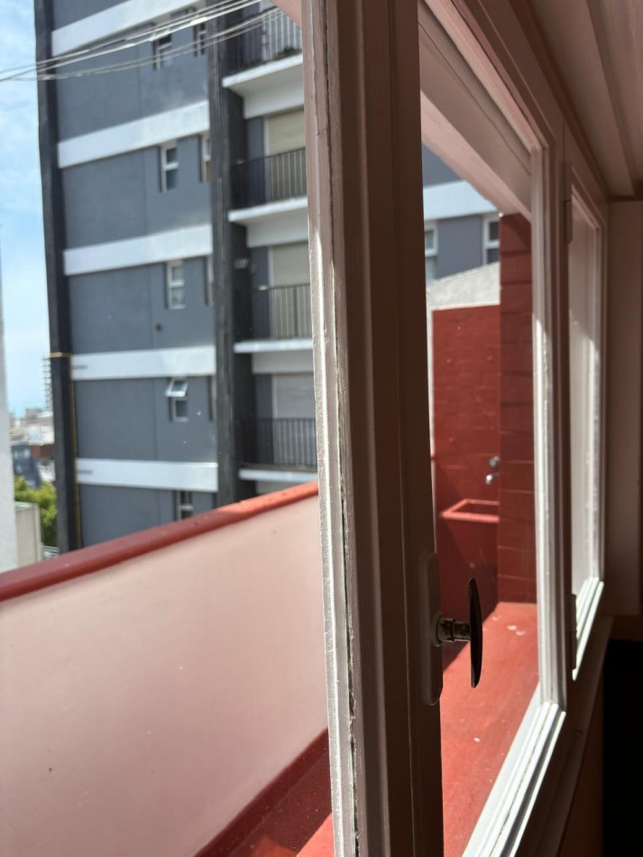 Departamento 2 ambientes con balcon frances,  frente a plaza San Martin.