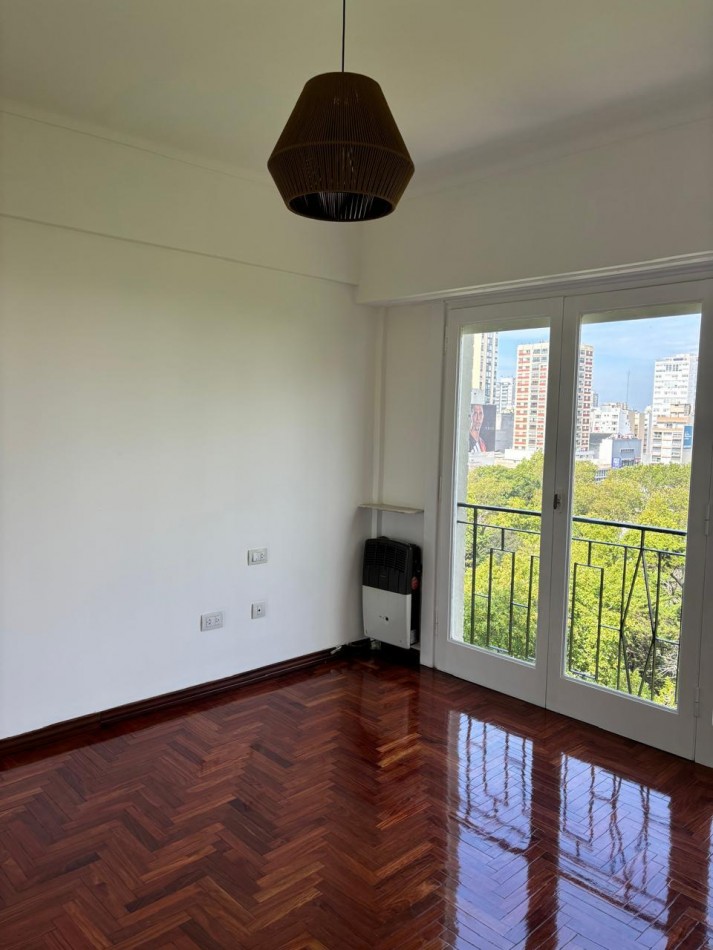 Departamento 2 ambientes con balcon frances,  frente a plaza San Martin.