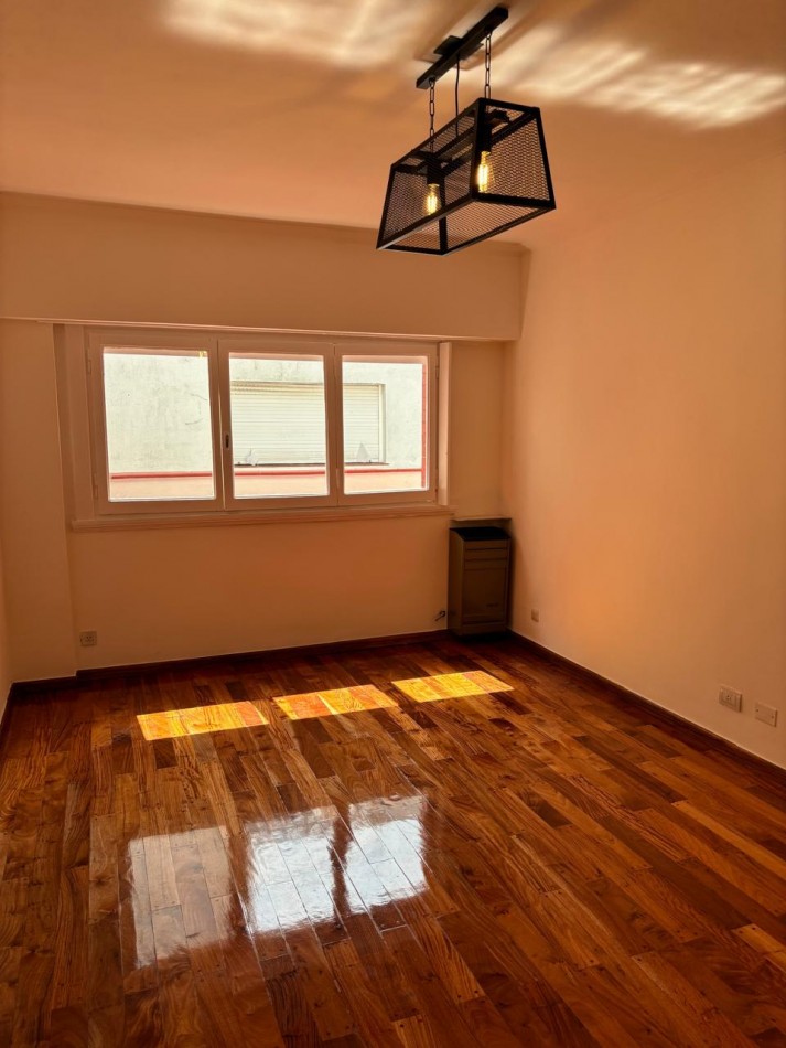Departamento 2 ambientes con balcon frances,  frente a plaza San Martin.