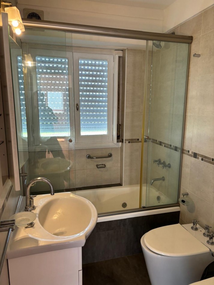 Departamento 2 ambientes con balcon frances,  frente a plaza San Martin.