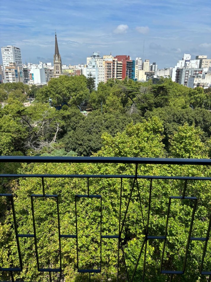 Departamento 2 ambientes con balcon frances,  frente a plaza San Martin.
