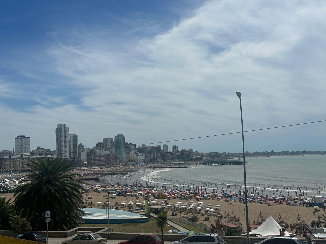 Departamento tres ambiente, vista al Mar. Guemes. Mar del Plata.