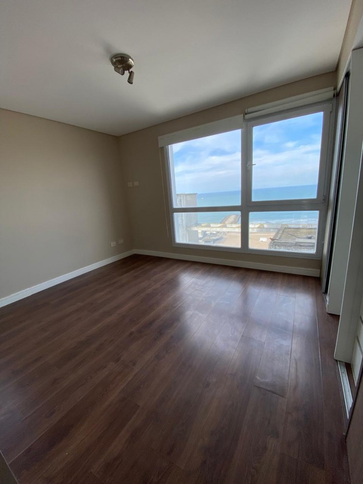 Piso de 3 Ambientes con Cochera y Vistas Panoramicas al Mar en Playa Grande. Mar del Plata.