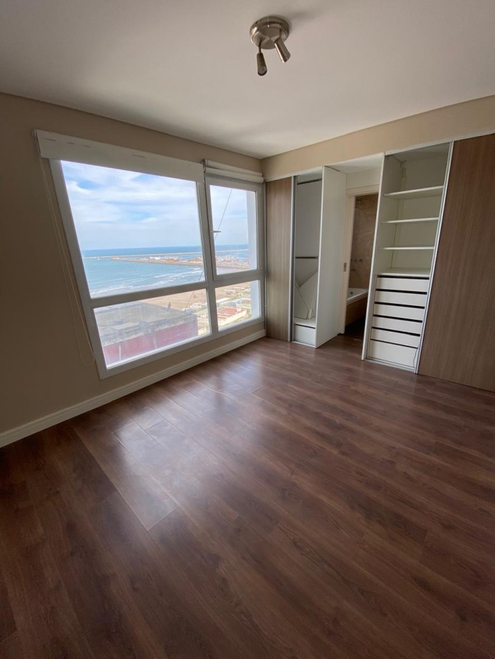Piso de 3 Ambientes con Cochera y Vistas Panoramicas al Mar en Playa Grande. Mar del Plata.