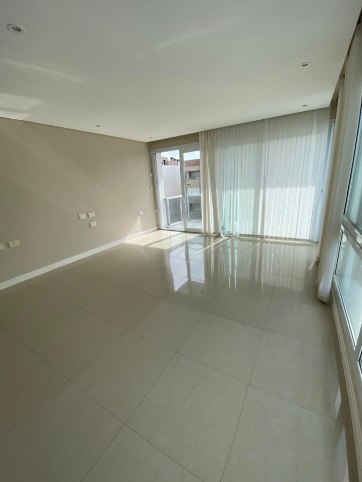Piso de 3 Ambientes con Cochera y Vistas Panoramicas al Mar en Playa Grande. Mar del Plata.
