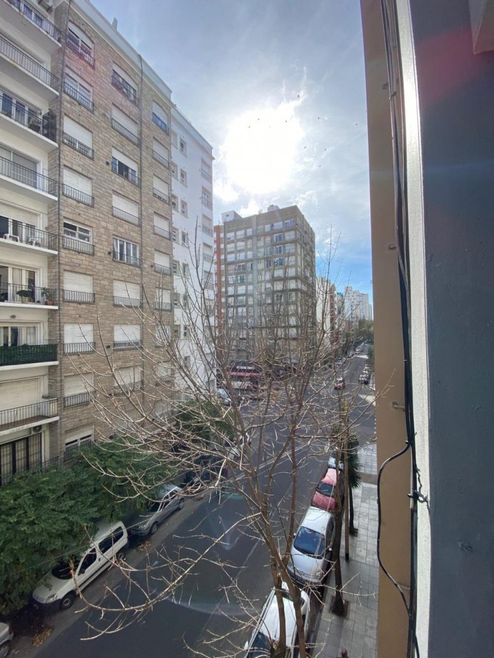 Tres ambientes con balcon a la calle, Centro, Mar del Plata.