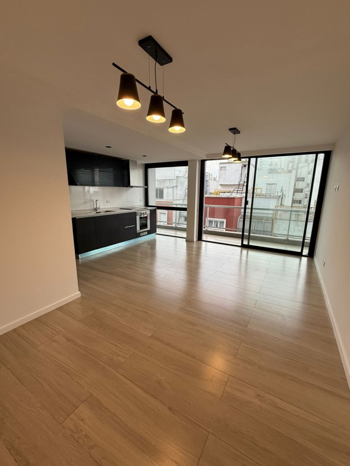 Departamento de 2 ambientes a la calle, con balcon vista lateral al mar en el Edificio   Noveccento Moreno 