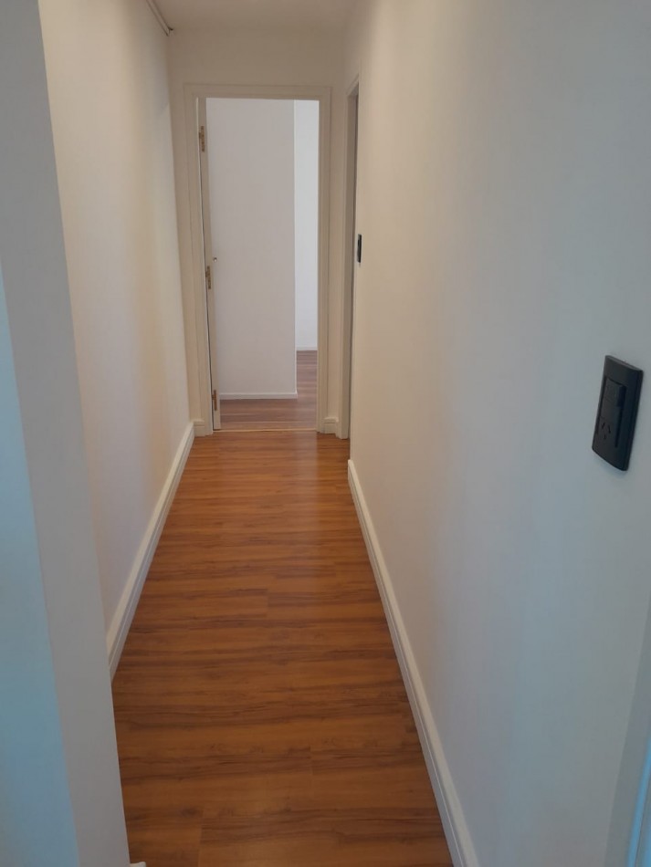 DEPARTAMENTO EN DUPLEX 5 AMBIENTES. RECICLADO. VISTA AL MAR. LA PERLA. MAR DEL PLATA.