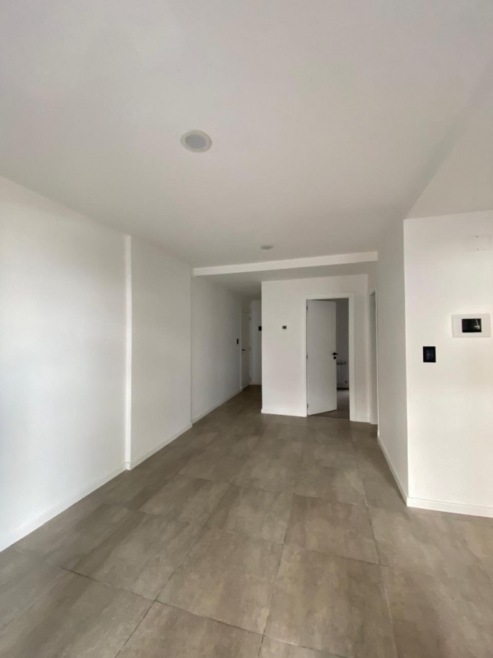 Departamento dos ambientes con cochera fija. GUEMES. Mar del Plata.