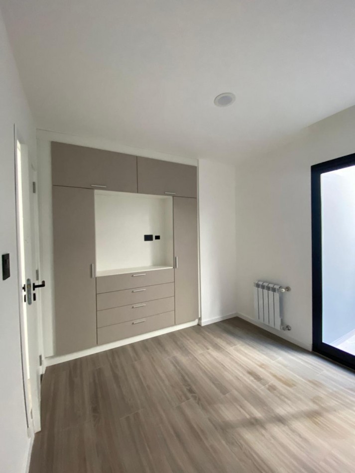 Departamento dos ambientes con cochera fija. GUEMES. Mar del Plata.