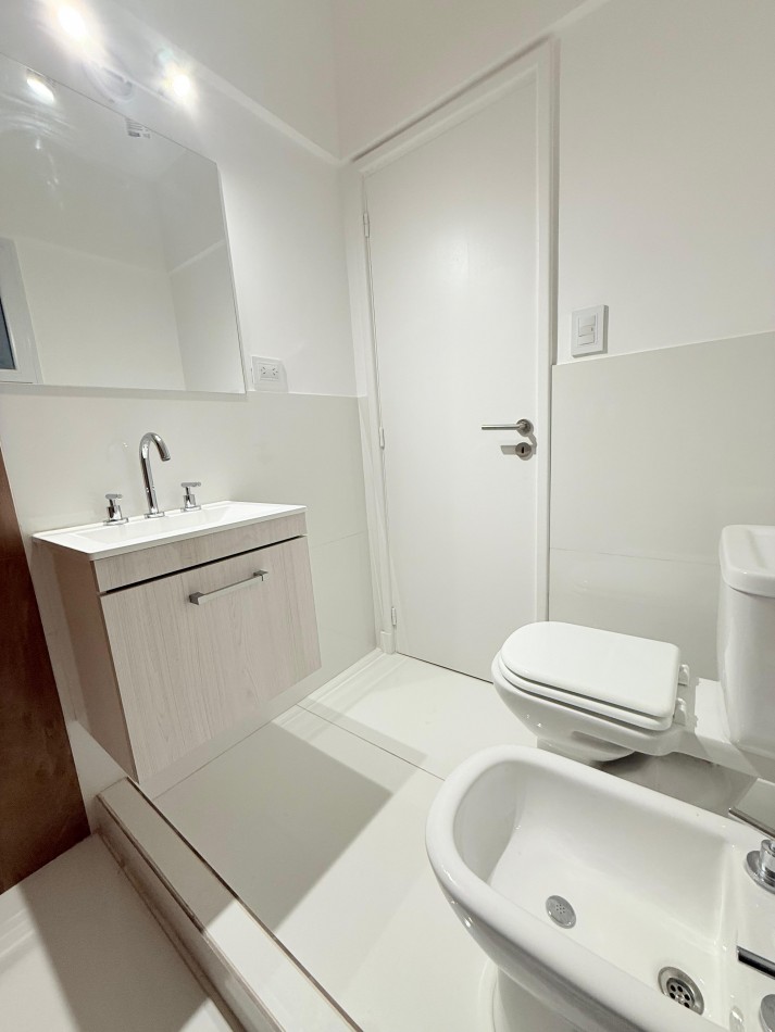 Dos ambientes con balcon saliente, centro. Mar del Plata.