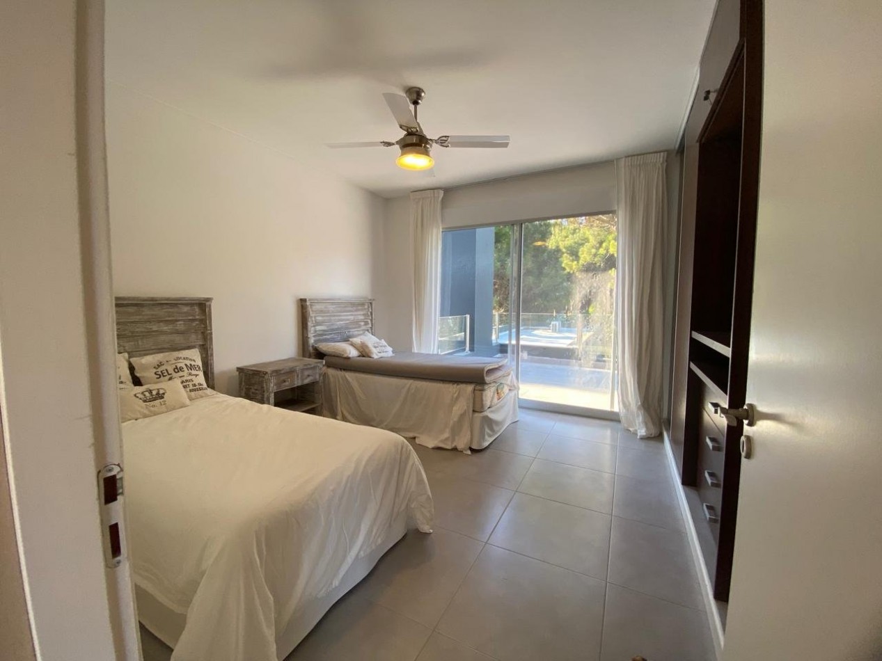 Casa en venta. Cinco Ambientes, en Barrio Residencial 1 de Costa Esmeralda. Costa Atlantica.