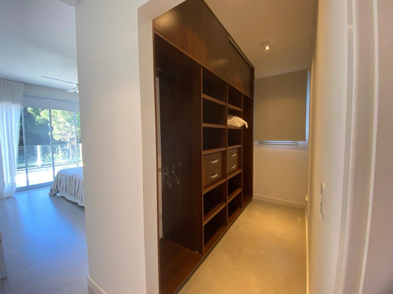 Casa en venta. Cinco Ambientes, en Barrio Residencial 1 de Costa Esmeralda. Costa Atlantica.