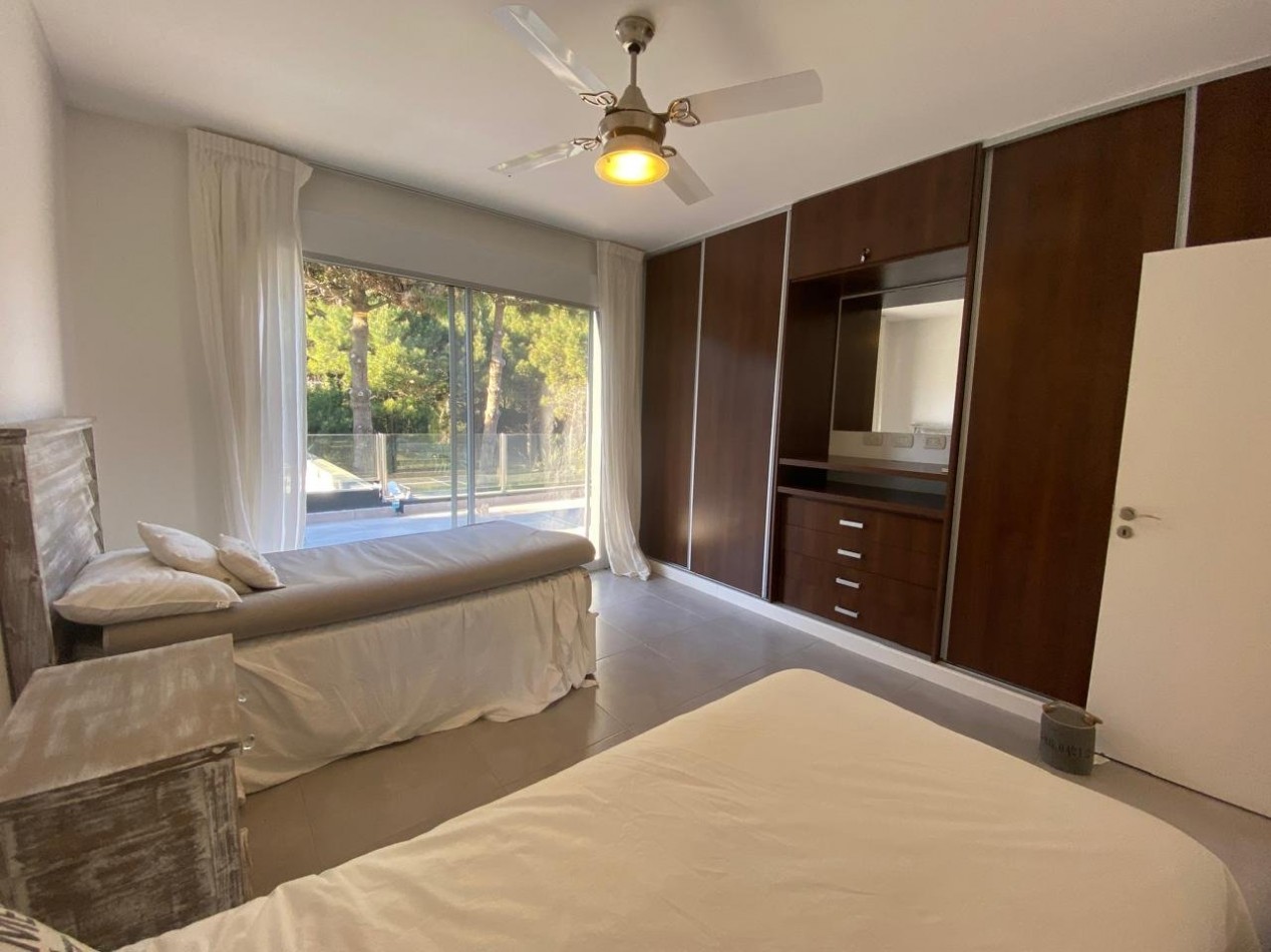 Casa en venta. Cinco Ambientes, en Barrio Residencial 1 de Costa Esmeralda. Costa Atlantica.