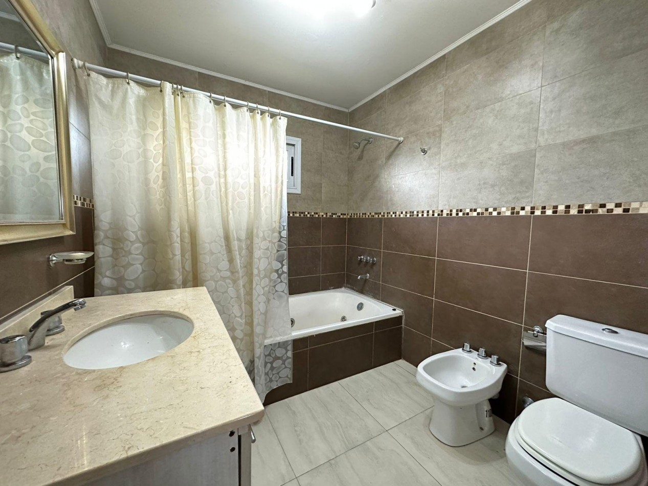 Vive el Lifestyle en una casa de 5 ambientes en  Costa Esmeralda (Barrio Deportivo)