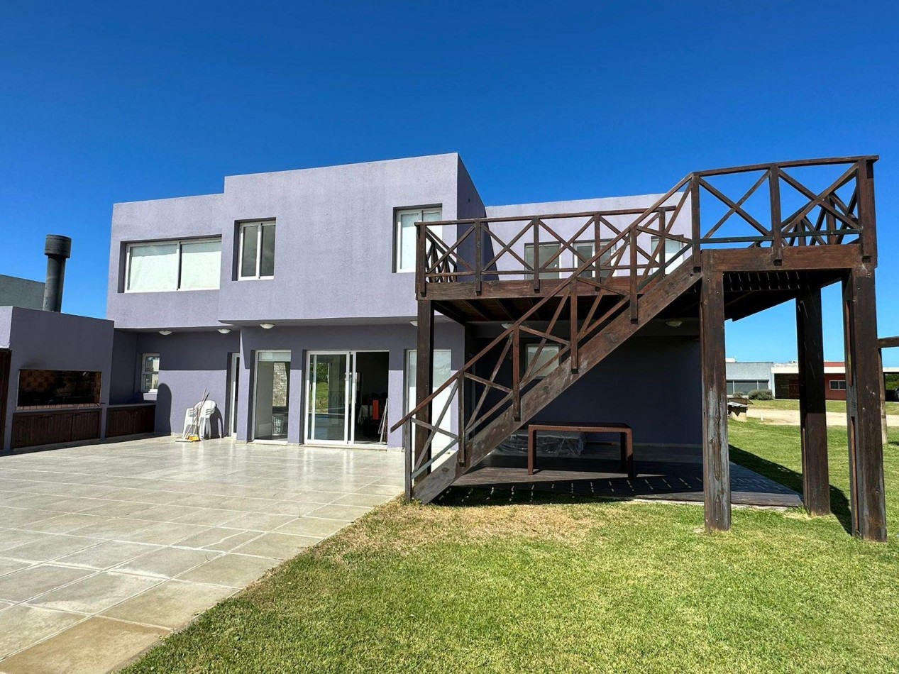 DISEÑO EN DOS PLANTAS CON BALCON Y PISCINA - VIVE COSTA ESMERALDA