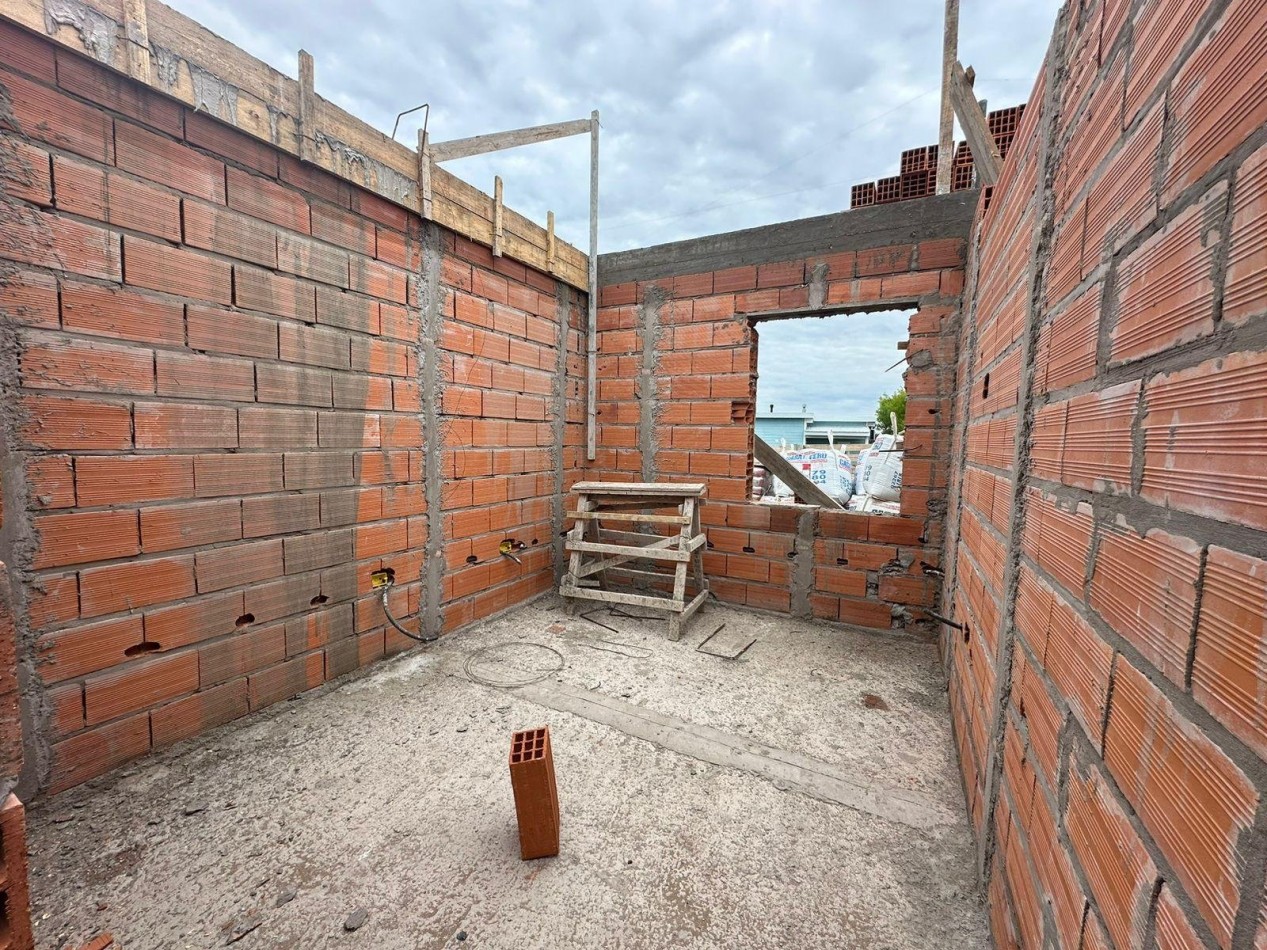 Casa 5 ambientes  a estrenar, barrio Ecuestre. Costa Esmeralda.