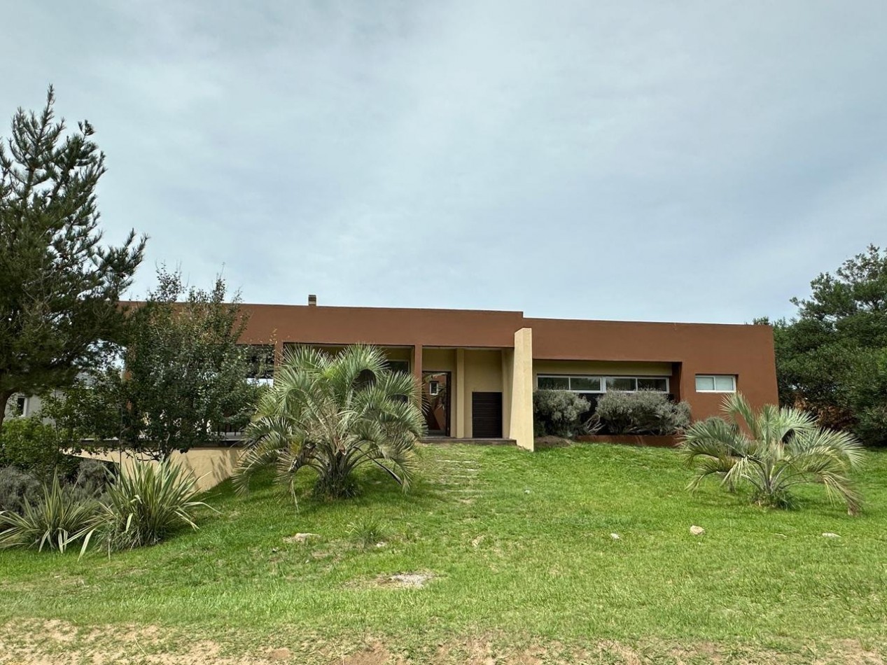 ¡CONFORT EN UNA PLANTA! CASA A ESTRENAR 5 AMBIENTES EN COSTA ESMERALDA (RESIDENCIAL I)